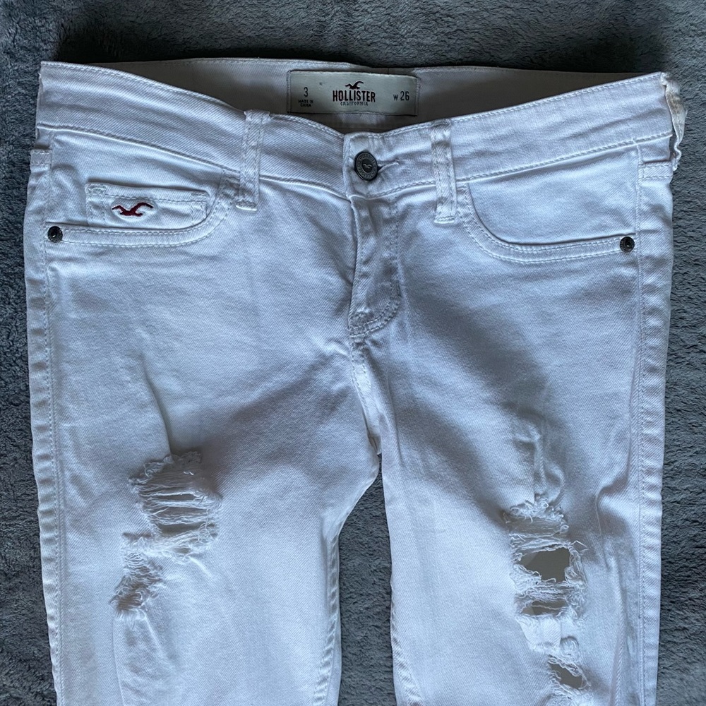 SOLD 🚫 - White Ripped Jeans